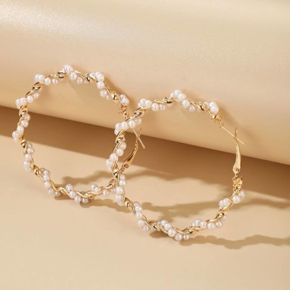 Stunning Pearl & Gold Spiral Hoop Earrings - Picture 6 of 7